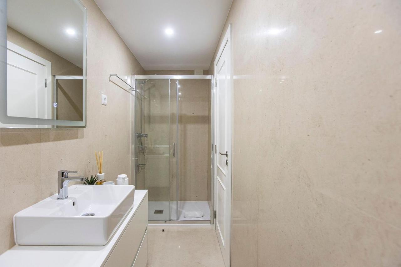 City Center 2Br Flat W/ Ac By Lovelystay Porto Eksteriør billede